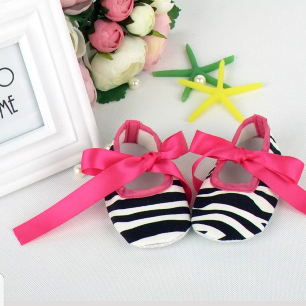👣 Infant soft Crib Shoes Zebra Print & Pink Bow